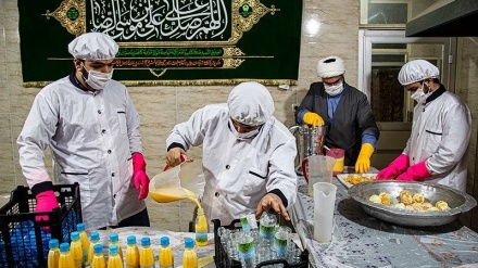 Pembuatan Jus Gratis untuk Tim Medis Ahvaz (1)