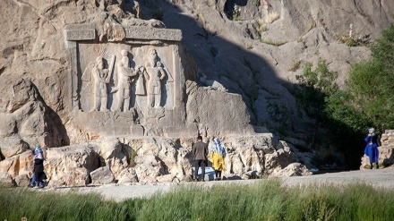 Usai Ditutup Dua Bulan, Taq-e Bostan Dibuka Kembali (2)