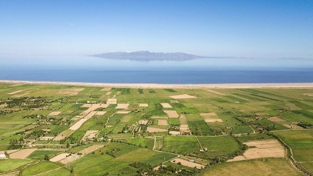 Keindahan Danau Urmia pada Musim Semi (1)