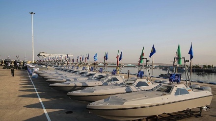 Ratusan Kapal Cepat Generasi Baru Diserahkan kepada IRGC
