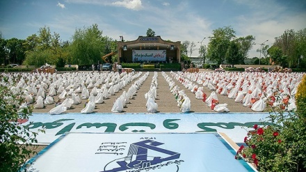 Pembagian 15.000  Paket Sembako di Kermanshah (2)