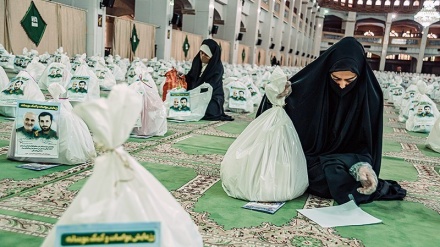 Tahap Kedua Pembagian Paket Sembako di Tabriz (1)