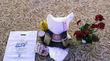 Pembagian 5.000 Paket Sembako di Hamedan (2)