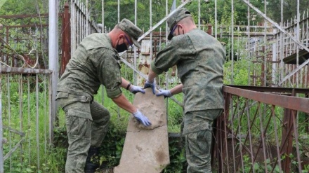 Бозсозии санги қабри қурбониёни Ҷанги Дуввуми Ҷаҳонӣ дар Тоҷикистон