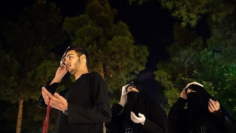Suasana Malam ke-21 Ramadhan di Behesht-e Zahra, Tehran.