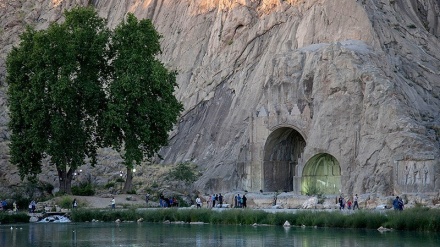 Usai Ditutup Dua Bulan, Taq-e Bostan Dibuka Kembali (1)