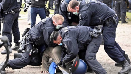 Police arrest 60 at anti-lockdown demonstrations in German capital