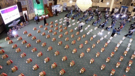 Tahap Kedua Pembagian Paket Sembako di Tehran (2)