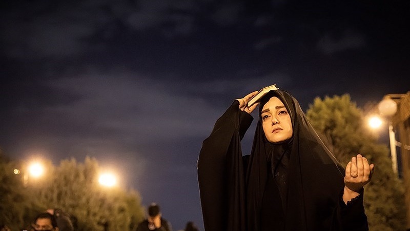 Suasana Malam ke-21 Ramadhan di Behesht-e Zahra, Tehran.