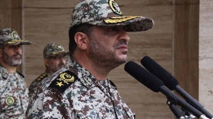 מפקד מערך ההגנה האווירית סייר באי חארק בדרום איראן