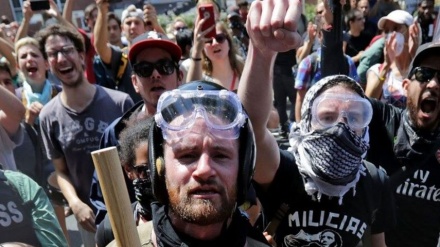 米国で、人種差別に抗議した4人が裁判に