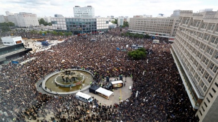 Дунё бўйлаб ирқчиликка қарши намойишлардан олинган тасвирлар (фотожамланма)