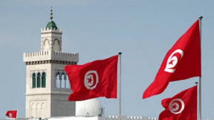 Mijëra persona protestojnë kundër presidentit tunizian