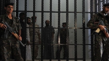 Bahrain regime forces attack inmates taking part in Shia mourning ritual