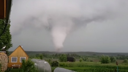 Video: Un enorme tornado azota una provincia rusa