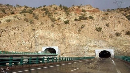 Iran, Iraq to build 354km highway to boost trade, ease pilgrimage trips