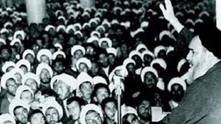 Xordad manqi 15, İmom Xomeyni tarixiyə ğiyomi sorəqardışe.