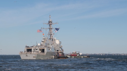 一艘美国巡洋舰在委内瑞拉海岸附近巡逻