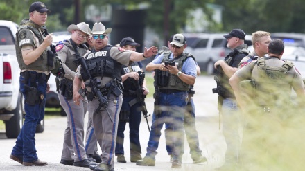 アメリカで、年間およそ1000人が警察の銃撃で死亡