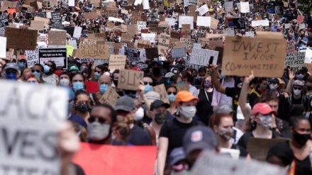 Америкада эътирозлар ва полиция зўравонлиги давом этмоқда (фотожамаланма)
