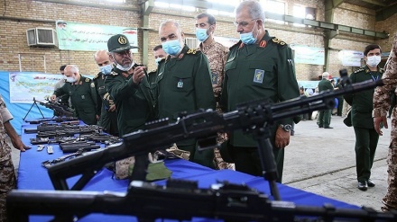 Komandan IRGC Kunjungi Pameran Senjata AD Pasdaran