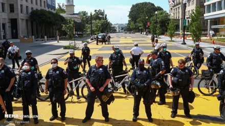 Rrethoja e sigurisë nga policia amerikane rreth Shtëpisë së Bardhë