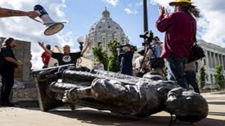 Usa, razzismo: prima le statue, ora le bandiere