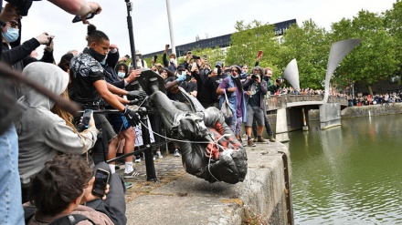 Rrëzohet simboli i skllavërisë në Bristol të Anglisë