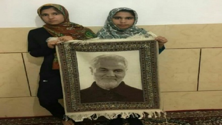 بافت قالیچه توسط دو دختر کرمانی