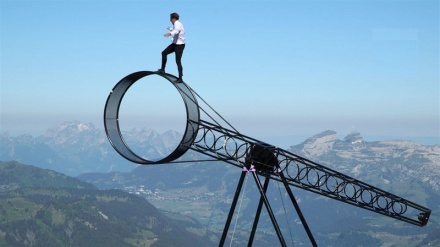 3000 метр баландликдаги акробатик намойишлар (фотожамаланма)