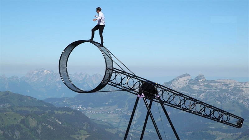 3000 метр баландликдаги акробатик намойишлар (фотожамаланма)