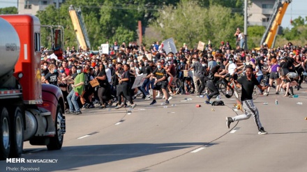 Protestuesit amerikan sulmohen me një kamion