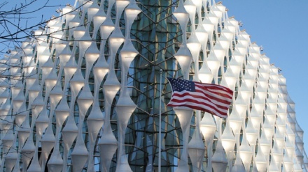 在英・米大使館前で人種差別に抗議する集会