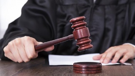 פוליטיקאי ישראלי בכיר לשעבר הטריד מינית מלצרית