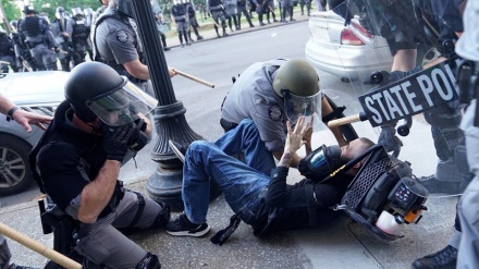 Barbarizmi dhe dhuna e policisë amerikane kundër protestuesve