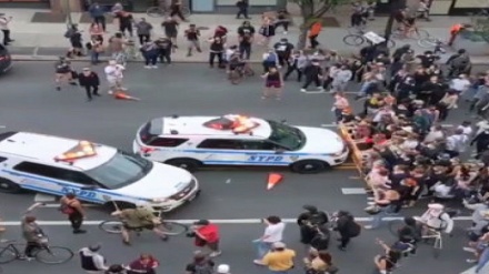 Policía de EEUU embiste a manifestantes+Video