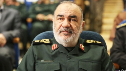 萨拉米少将：美国的超级大国形象正在崩溃