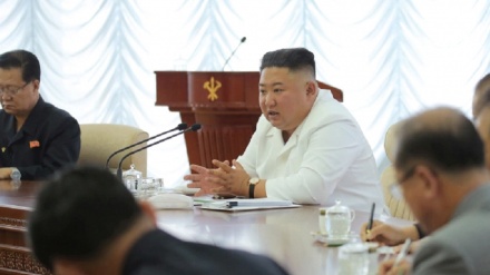 朝鲜领导人强调振兴该国的经济情况