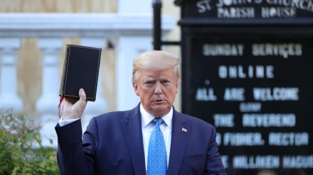 משחק האש והסצנה הסאטירית