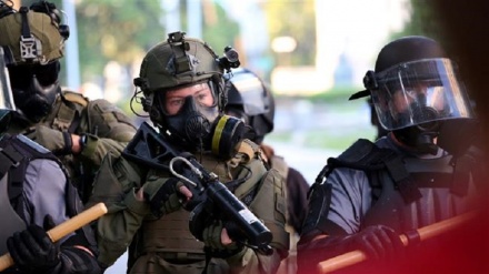 আমেরিকার কাছে অস্ত্র বিক্রি না করার জন্য চাপের মুখে ব্রিটিশ প্রধানমন্ত্রী