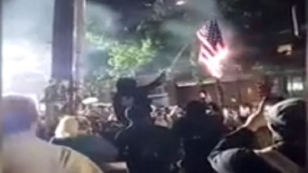 BBC: baýdagy otlamak Amerikada köne baýdaklaryň ömrüne soň bermek üçin sylagly ýollaryň birisidir