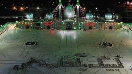 Pembagian 1000 Paket Sembako di Qom (2)