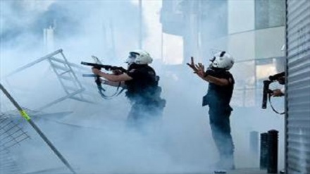 İstanbul Kadıköy’de ABD'deki protestolara polis müdahalesi 