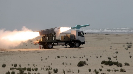 イラン軍が、次世代型の長･短距離巡航ミサイルの発射実験に成功