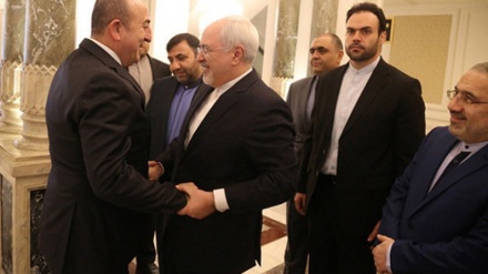 Iran, ministro Zarif in Turchia