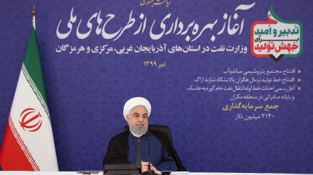 鲁哈尼：制裁方不能阻止伊朗人民朝着生产突飞猛进方向迈进