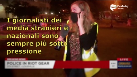 (VIDEO) La polizia americana attacca i giornalisti