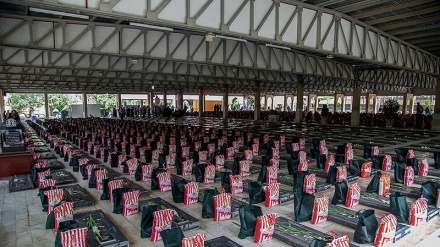 Pembagian 9.800 Paket Sembako di Kermanshah 