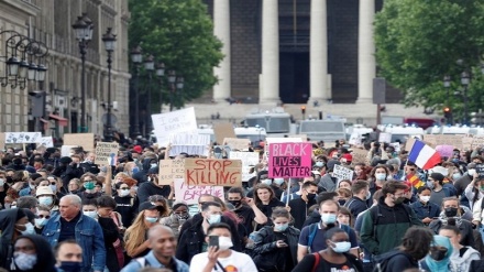 Anger, activism grow over police abuse amid French lockdown