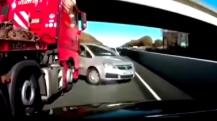(VIDEO) Follia in autostrada a Bregenz in Austria